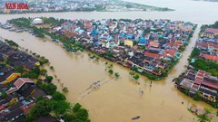 Nhiều tuyến phố ở Hội An ngập sâu trong lũ