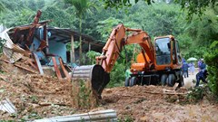 Công binh Khu 5 mở đường giữa mưa lũ, tiếp cận vùng cô lập 