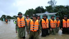 Ưu tiên cao nhất là bảo đảm an toàn tính mạng người dân vùng lũ