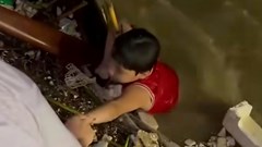 Kịp thời cứu cháu bé bị trôi giữa dòng nước lũ chảy xiết