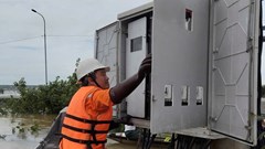 Hơn 400.000 hộ dân miền Trung đã có điện trở lại sau mưa lũ