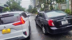 Tài xế xe công nghệ bị đánh nhập viện chỉ vì nhắc lùi xe ô tô