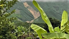Núi bất ngờ sạt lở, một người bị đất đá vùi lấp tử vong