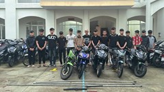 Bắt tạm giam 15 đối tượng mang theo hung khí truy tìm “đối thủ” giữa đêm