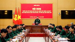 Quân khu 5 khẩn trương hỗ trợ dựng lại nhà cho người dân bị sập đổ do mưa lũ