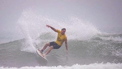 Sôi động “lễ hội của những con sóng” trên biển Mỹ An