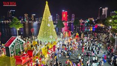 Đà Nẵng lung linh sắc màu Giáng sinh 2025