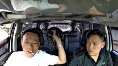 Nhắc nhở không hút thuốc, tài xế xe công nghệ bị hành khách hành hung