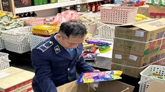 Đà Nẵng: Phát hiện, xử lí hai điểm kinh doanh thực phẩm nhập lậu, quá hạn sử dụng