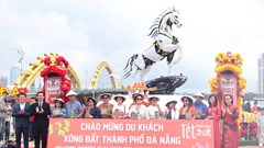 Rộn ràng đón du khách “xông đất”, lan tỏa thông điệp “Chạm về nguyên bản”