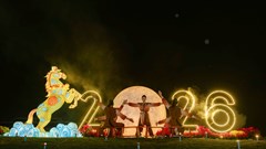 Tết di sản mở màn ấn tượng với đèn lồng khổng lồ giữa đêm xuân Hội An