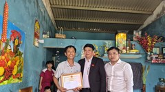 Biểu dương người đàn ông dũng cảm cứu hai trẻ đuối nước