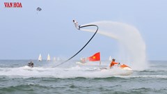 Mãn nhãn màn trình diễn flyboard trên biển Đà Nẵng
