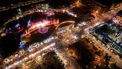 Từ sức nóng của show nhạc nước vạn người đến “cú hích” lộ diện 5 tòa tháp biểu tượng tại Regal Legend