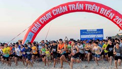 Chạy chân trần trên cát, đón bình minh giữa biển Đà Nẵng