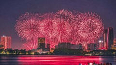 Mãn nhãn màn trình diễn pháo hoa của đội Bồ Đào Nha và Trung Quốc