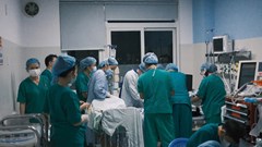 Cứu sống bé gái 10 tuổi bị viêm cơ tim tối cấp bằng kỹ thuật ECMO