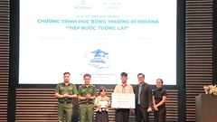 Hoiana trao học bổng thường kỳ, tiếp sức học sinh khó khăn đến trường