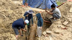 Khẩu súng thần công dài gần 3m lộ diện dưới lòng đất Thành Điện Hải