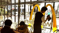 Chuỗi đồ ăn nhanh Trung Quốc đua nhau bán burger