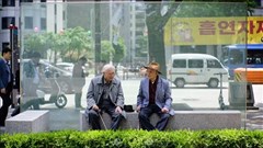 Người cao tuổi Hàn Quốc mắc kẹt trong “khoảng cách số”