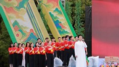 Ca sĩ Anh Tú biểu diễn tại Festival Trái Tim Việt Nam 2026 ở Nhật Bản