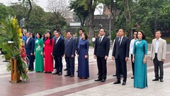 Lãnh đạo thành phố Hà Nội dâng hoa kỷ niệm 154 năm Ngày sinh V.I.Lênin