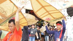 Tưng bừng lễ hội truyền thống thi thả diều làng Bá Dương Nội