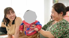 Mẹ chồng 15 năm đồng hành cùng con dâu sinh cháu khoẻ mạnh