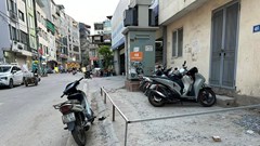 Muôn vẻ rào chắn trên vỉa hè