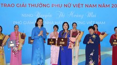 Tập thể nữ Viện Văn hoá nghệ thuật Quốc gia VN và  Phó Giám đốc Nhà hát Cải lương Việt Nam được trao giải thưởng Phụ nữ VN 2024