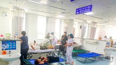 Ăn bánh mỳ "Cô Ba", hơn 130 người nhập viện