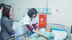 4 nạn nhân tại vụ cháy quán cà phê được chuyển về Bệnh viện Bạch Mai