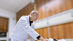 Cô gái 28 tuổi trầm cảm vì cân nặng hơn 100kg