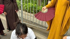 Hà Nội: Gần 100 người được sơ cấp cứu khi chờ đợi chiêm bái xá lợi Phật