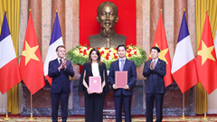 Trao văn kiện hợp tác chuyển giao công nghệ sản xuất vắcxin cho Việt Nam