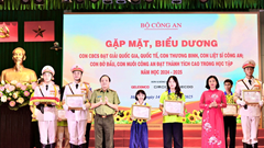 Gặp mặt, biểu dương học sinh tiêu biểu là con cán bộ chiến sĩ công an