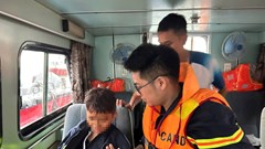 Tổ chức cấp cứu, điều trị kịp thời nạn nhân bị lật tàu du lịch ở Quảng Ninh