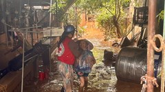 Hội Chữ thập đỏ Việt Nam cứu trợ khẩn cấp người dân vùng lũ Nghệ An