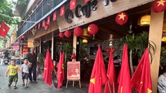 “Check in” ngõ nhỏ trang trí cờ hoa rực rỡ