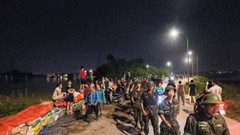 Bắc Ninh: Lực lượng chức năng và nhân dân bám trụ từng đoạn đê xung yếu