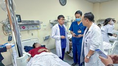 Báo động đỏ toàn viện cấp cứu 15 người trong vụ cháy tại phố Trần Cung, Hà Nội