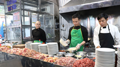 Ngộ độc thực phẩm: Lỗ hổng lớn trong sản xuất và cung ứng