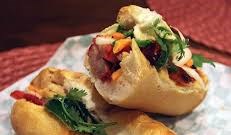 Khẩn trương điều tra vụ nghi ngộ độc thực phẩm sau khi ăn bánh mì tại Quảng Trị