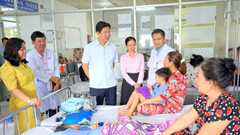 Gần 70 học sinh nghi bị ngộ độc sau bữa ăn bán trú
