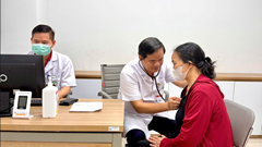Bệnh viện Bạch Mai cơ sở Ninh Bình khám chữa bệnh, tri ân người có công với cách mạng