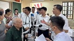 Bắc Ninh: Hội Thầy thuốc trẻ Việt Nam khám bệnh, cấp thuốc tặng quà tri ân người có công