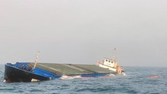 Chìm tàu chở hàng trên vùng biển Quảng Nam, 8 thuyền viên được cứu 