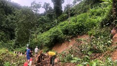 Quảng Nam: Di dời khẩn cấp hàng chục hộ dân trước nguy cơ sạt lở 