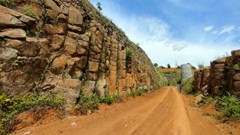 Bất ngờ với núi đá đĩa độc đáo ở Quảng Nam